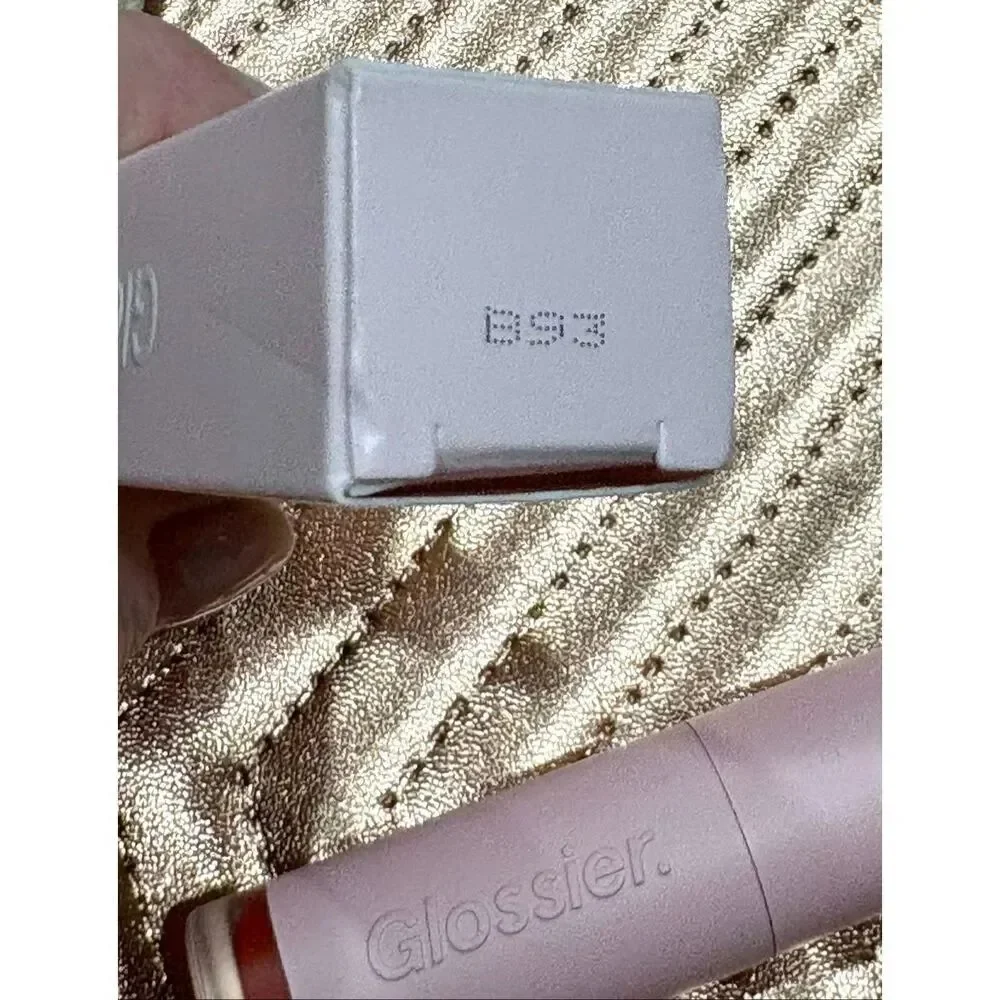 GLOSSIER  - NWTIB 